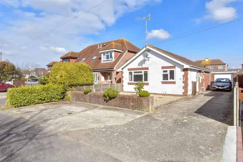 2 Bedroom Detached Bungalow for Sale in Felpham