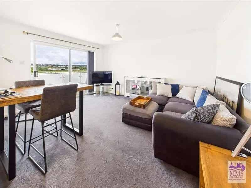 2 Bed Penthouse Flat for Sale Rochester Stunning River Views