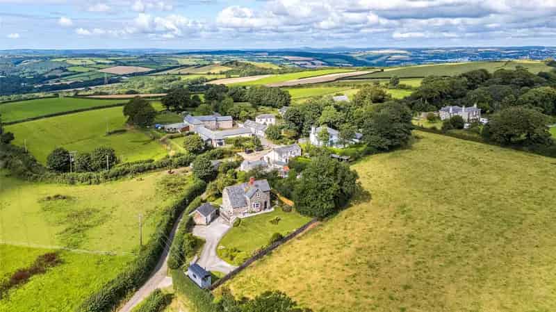 3 Bed Renovated Cottage with Charm and Character