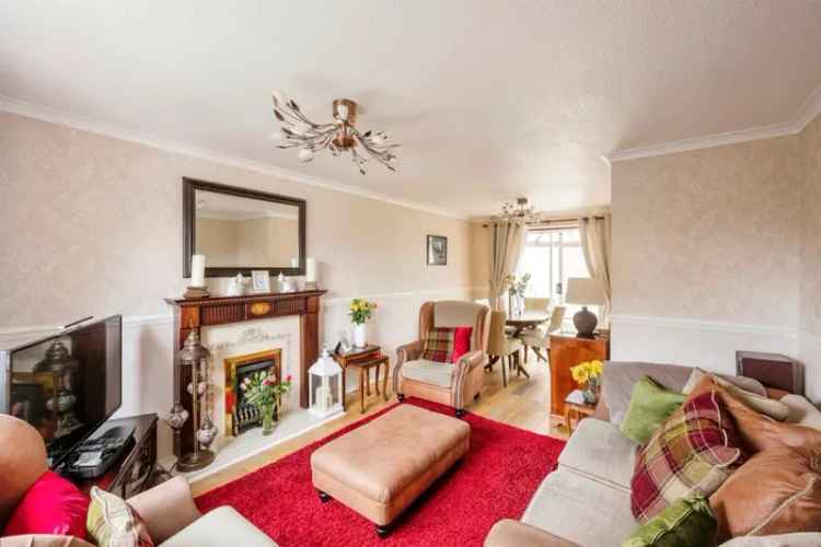 3 Bed House with Conservatory Garage and Garden