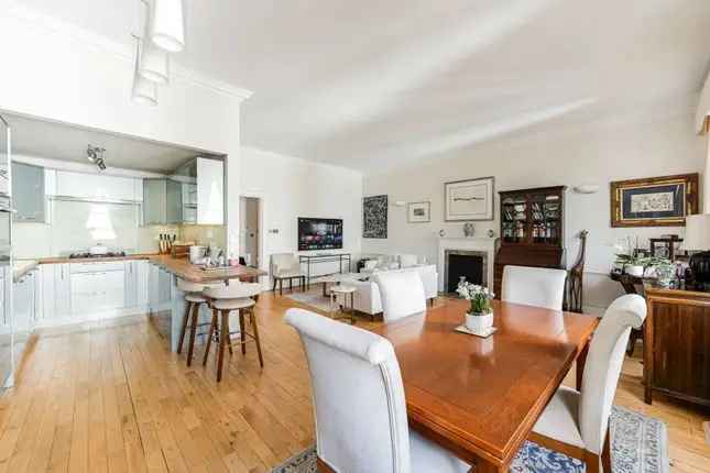 Flat for sale in Queens Gate Gardens, South Kensington, London SW7