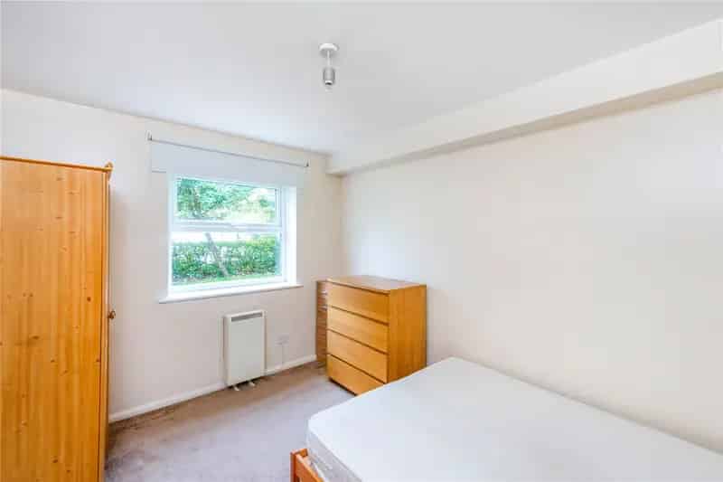 2 Bedroom Flat Tooting Common London