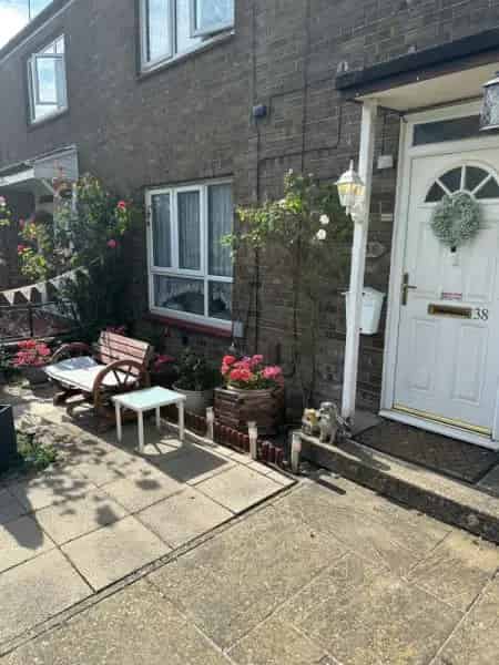 3 Bed House with 2 Bathrooms and Garden
