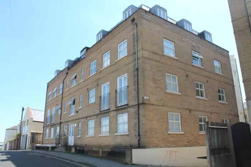 Studio Apartment near Brighton Mainline Station