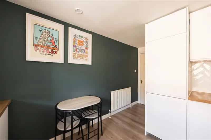 2 Bed Flat Second Floor with 1 Reception Room