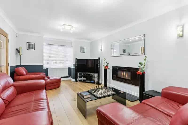 5 Bedroom Detached House for Sale Near Olney Town Centre