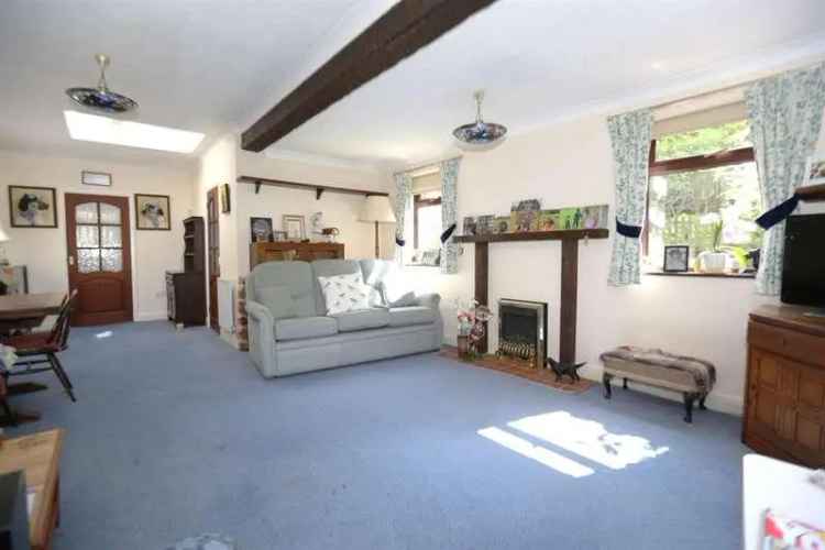 4 Bed Detached House with Annexe Large Garden Garage Workshop