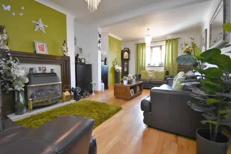 3 Bed House for Sale Extended Kitchen Modern Bathroom Large Workshop
