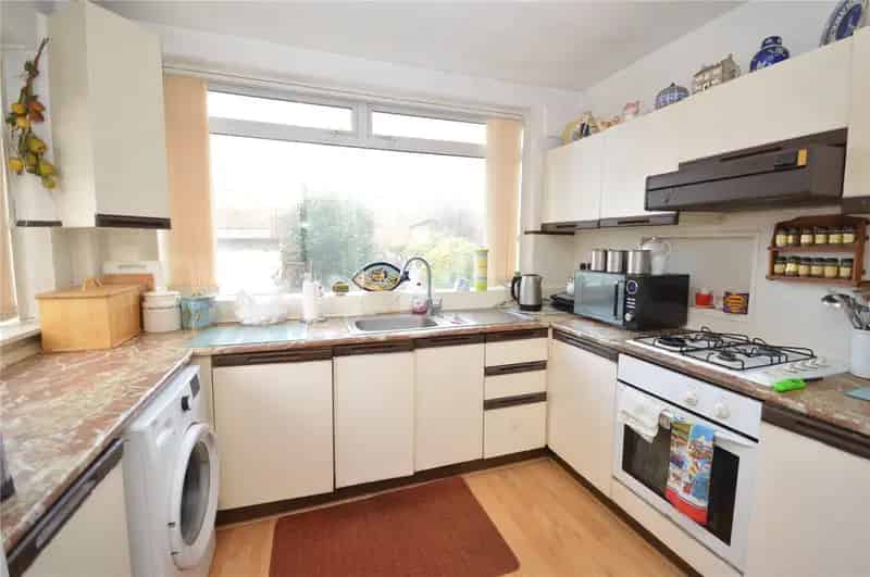 3 Bed Semi Detached House with Garage and Driveway Near M62 M1