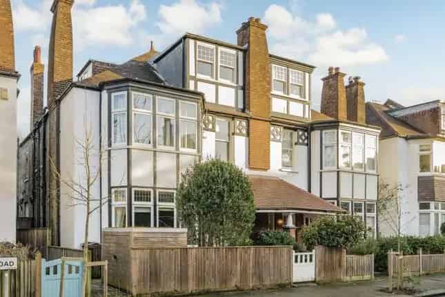 5 Bedroom Semi-Detached House Bedford Park Chiswick