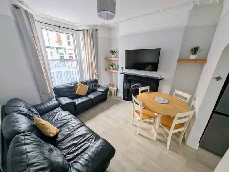 3 Bedroom End of Terrace House to Rent