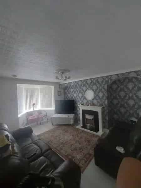 3 Bed House with Large Garden and Extension Potential