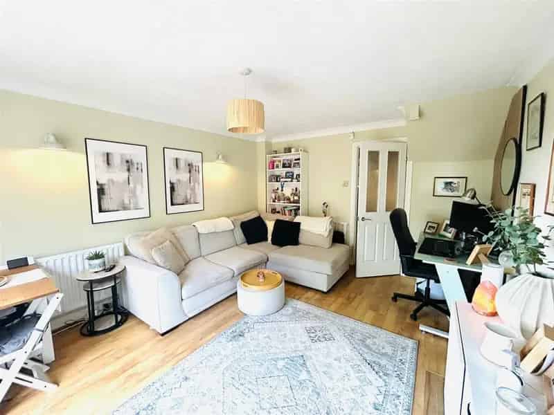 2 Bedroom End Terrace House For Sale