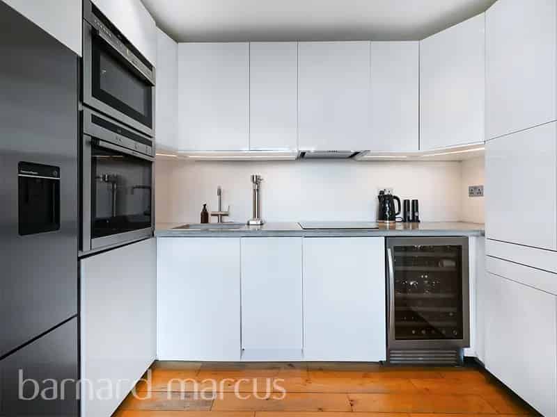 2 Bed 2 Bath Apartment Near Clapham Junction Station