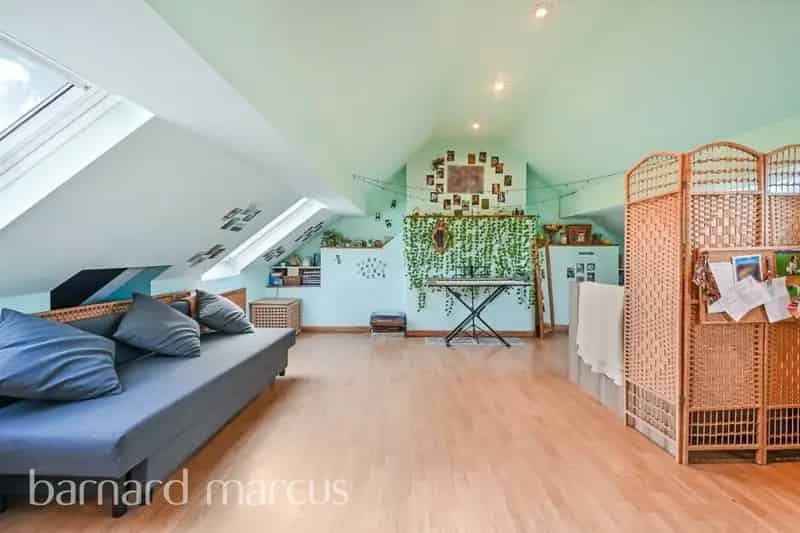 23 Bedroom Maisonette 1700 sq ft Near Schools and Parks