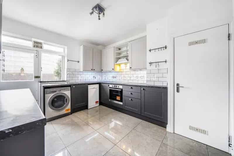 Four Double Bedroom Apartment Kennington Palace Court