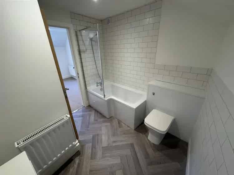 Town Centre Maisonette High Spec Open Plan Living Separate Office EV Charging