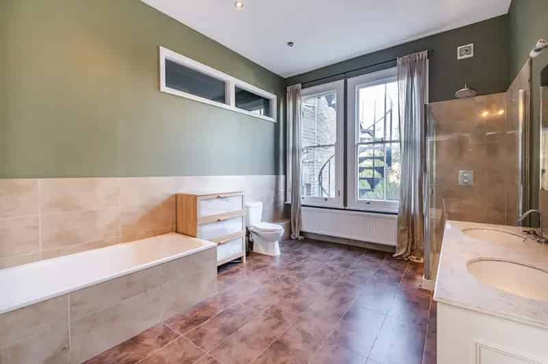6 Bedroom Victorian House for Sale in Clapham