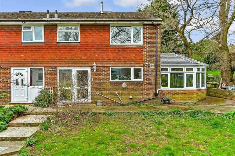 3 Bedroom End Terrace House Near Bat and Ball Station