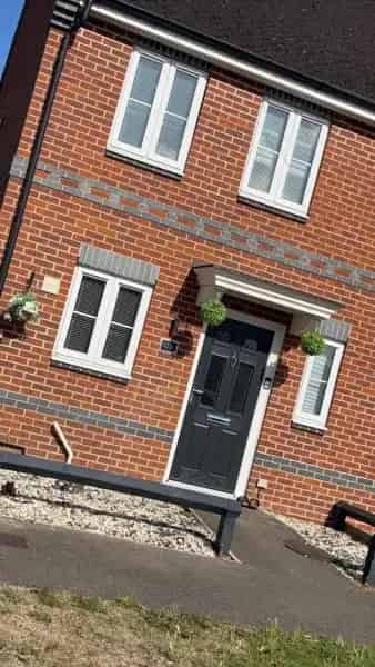 2 Bed House in Pangbourne with Countryside Views and Parking
