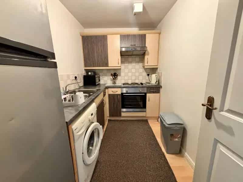 2 Bedroom Flat for Sale - Great Location with Parking