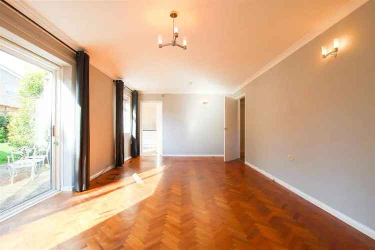 3 Bedroom Detached House to Rent