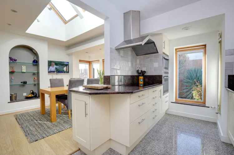 3 Bedroom Detached House to Rent Caversham