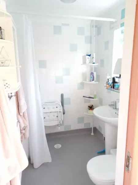 2 Bed Bungalow Wanted Near Amenities