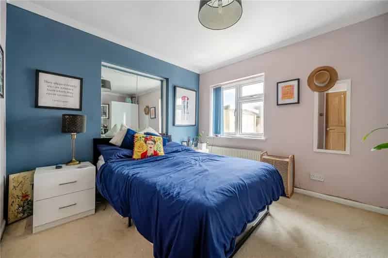 3 Bedroom Detached Bungalow Farnham Garage Private Garden