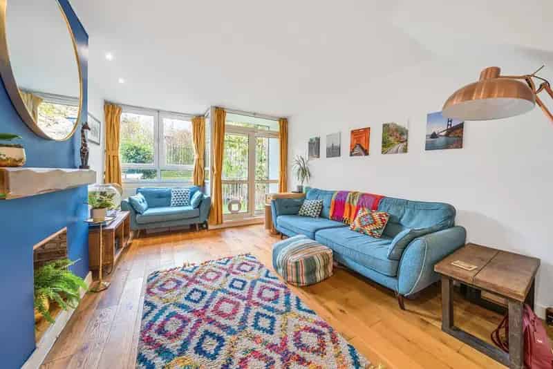 Split Level Garden Property Near Denmark Hill Station