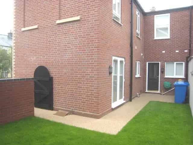 7 Bedroom Student House with Parking and Modern Amenities