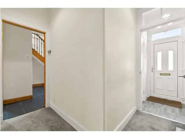 2 Bedroom Flat for Sale in Alexandria