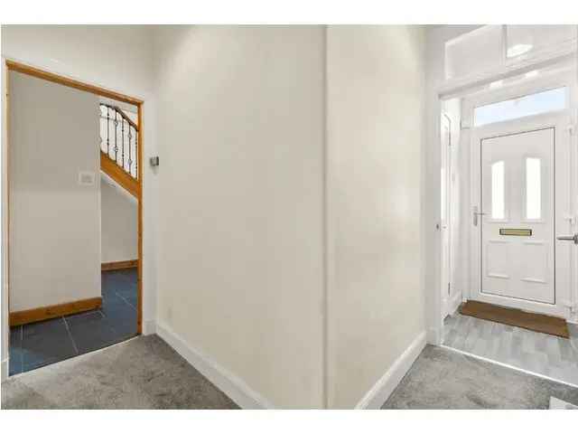 2 Bedroom Flat for Sale in Alexandria