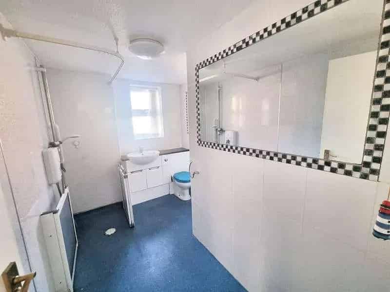 2 Bed Ground Floor Apartment for Sale Near Town