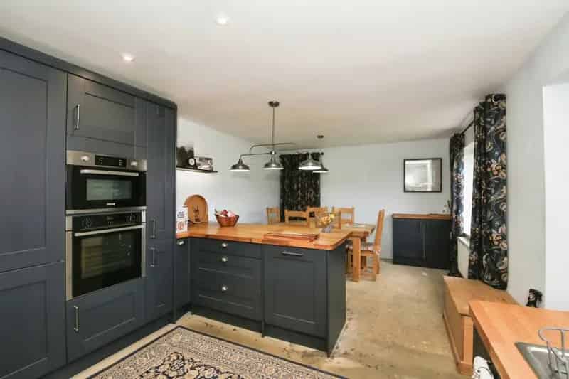 Three Bedroom Bungalow with Large Garden and Workshop