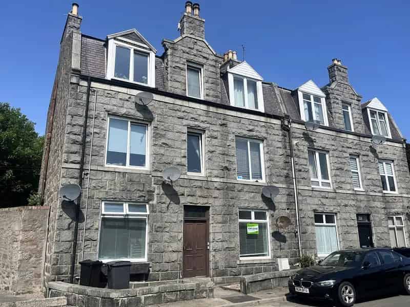 One Bedroom Ground Floor Flat to Lease