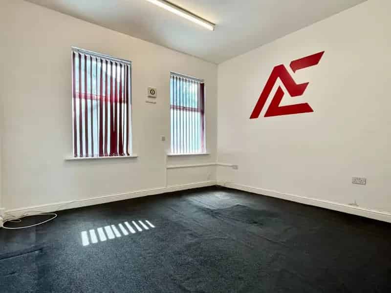 2 Bedroom Commercial Property with Flat For Sale