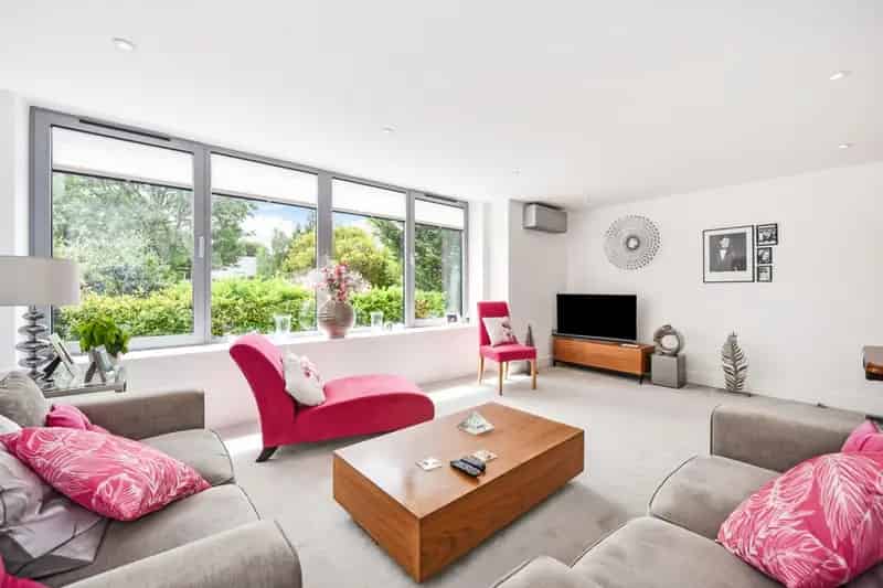 4 Bedroom Contemporary Townhouse For Sale