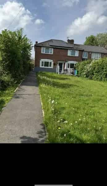 First Floor Apartment Two Double Bedrooms Large Garden Close Amenities