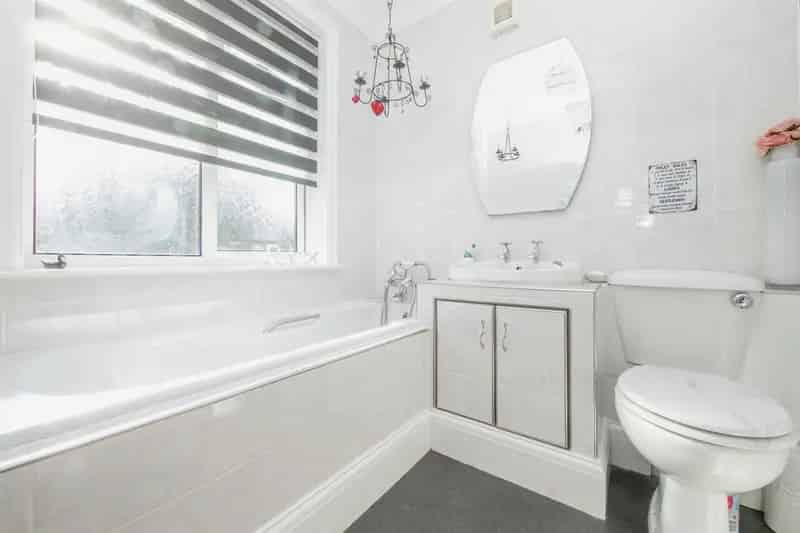 3 Bed Extended Detached House East Ipswich Outskirts Garage Parking