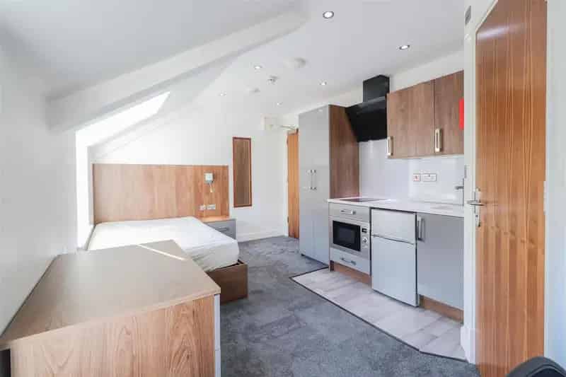 City Centre Studio Apartments - Bills Included