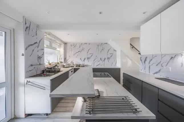 8 Bedroom Semi-Detached House with Self Contained Annex