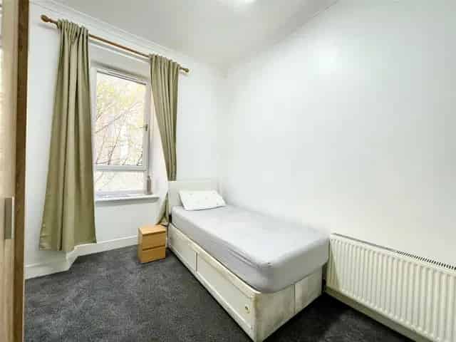 1 Bedroom Flat for Sale South Facing Spacious Flat