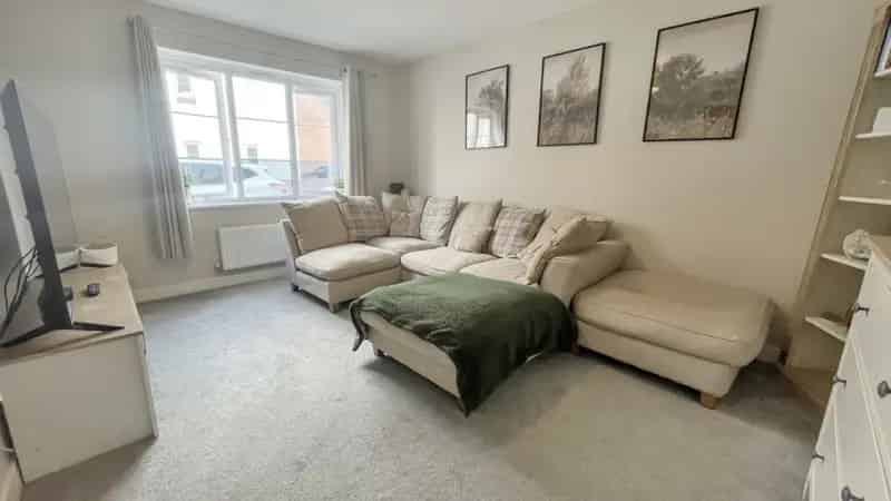 3 Bedroom Semi-Detached House For Sale Westbury