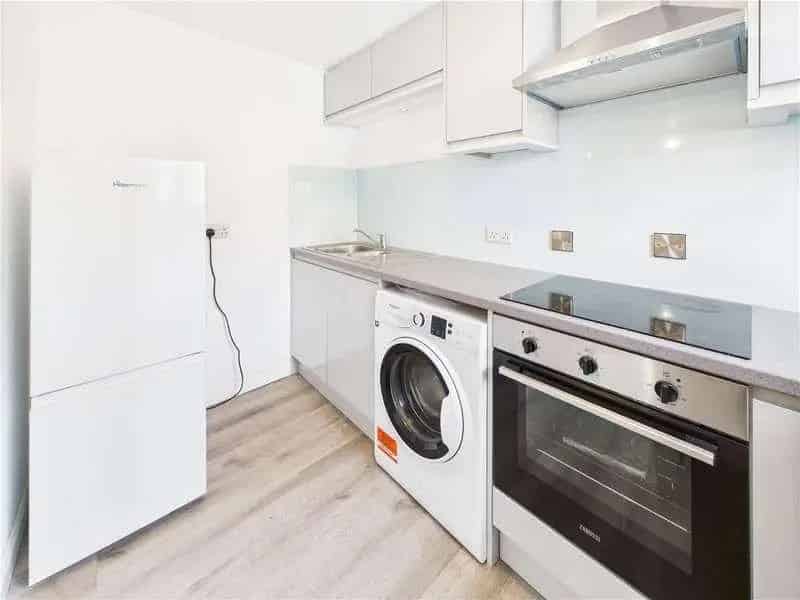 2 Bed Flat for Sale in Leamington Spa - Refurbished Apartment
