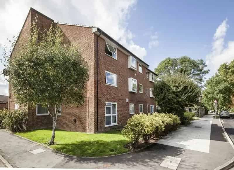 Wimbledon 2-Double Bedroom Apartment with Private Parking