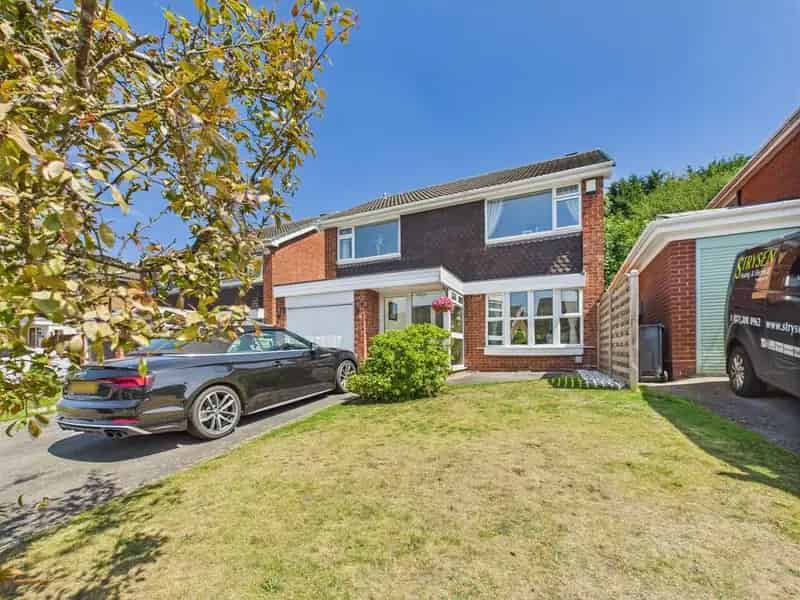 4 Bedroom Detached House For Sale