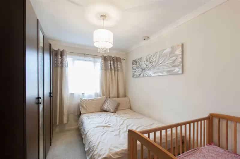 2 Bedroom Flat House to Rent Near North Acton Station