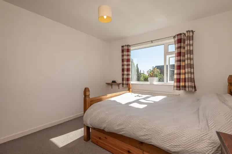 2 Bedroom Flat House to Rent Furnished