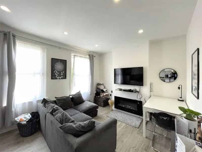 2 Bedroom Flat House to Rent Leytonstone